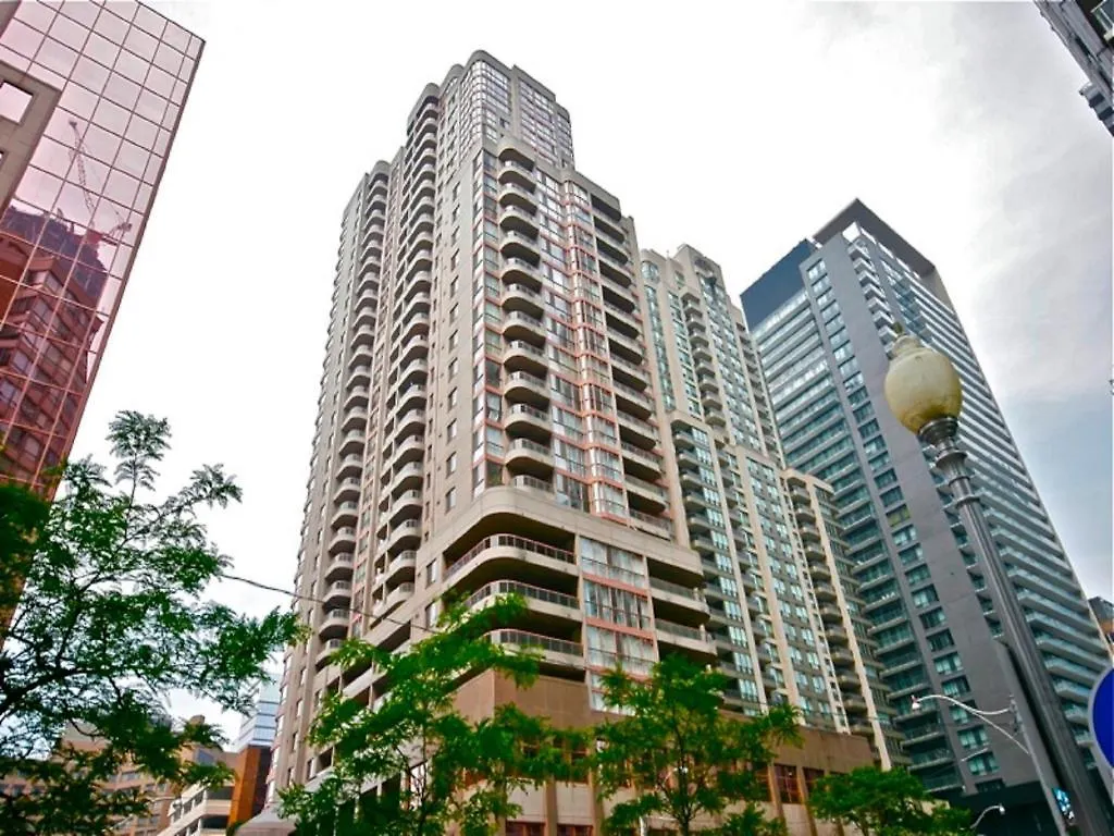 Glen Grove - Conservatory Tower מלון דירות טורונטו